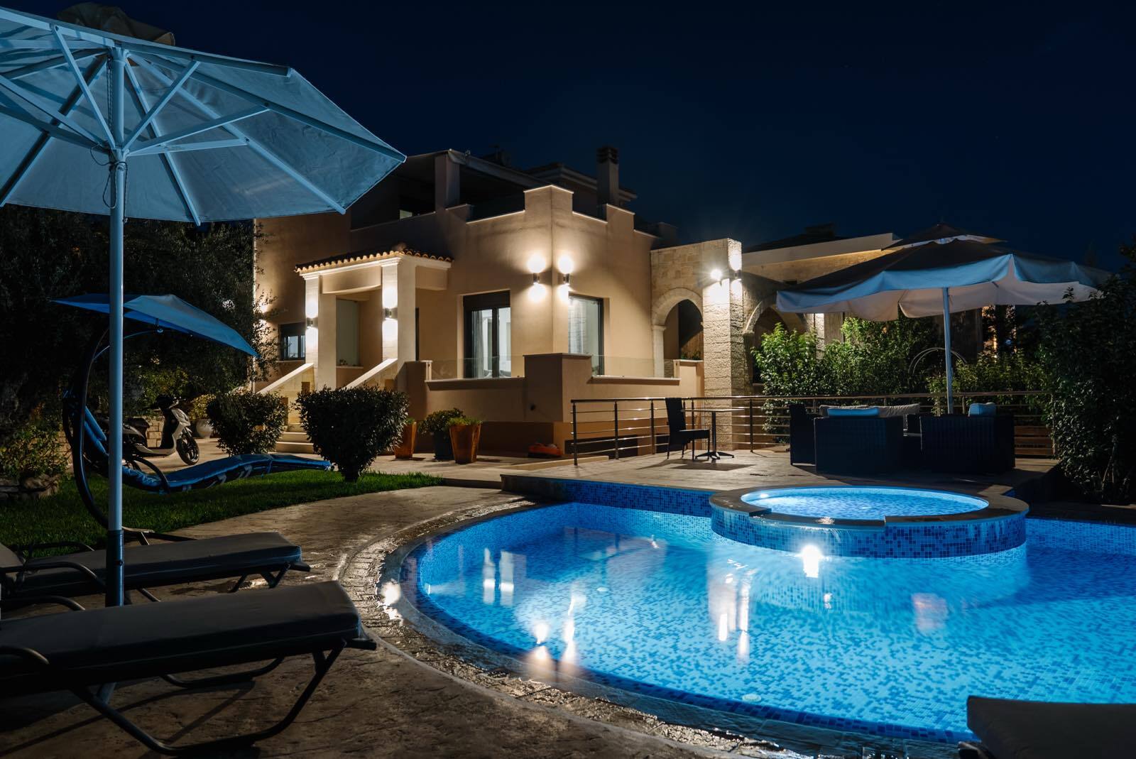 Romanza Villa I and pool at night